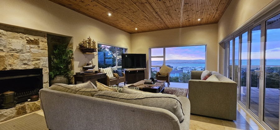 5 Bedroom Property for Sale in Middedorp Western Cape